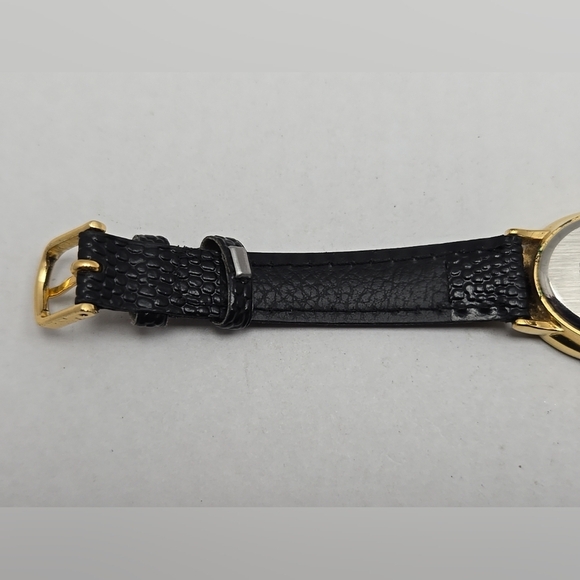 Womens AVON F66681-7/P Gold Tone Quartz Analog Watch Bezel MOP Face New Battery - Picture 9 of 11